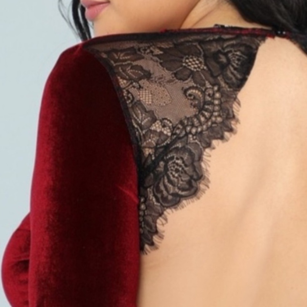 NEW•L-1X•Creme De La Creme Royal Velvet & Lace Bodysuit